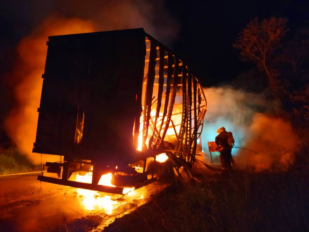 Proteção Veicular Caminhão - incendio caminhao 1024x768 1