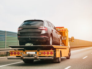 tow-truck-with-car-back-is-being-towed-by-tow-truck-300x225 Rastreamento